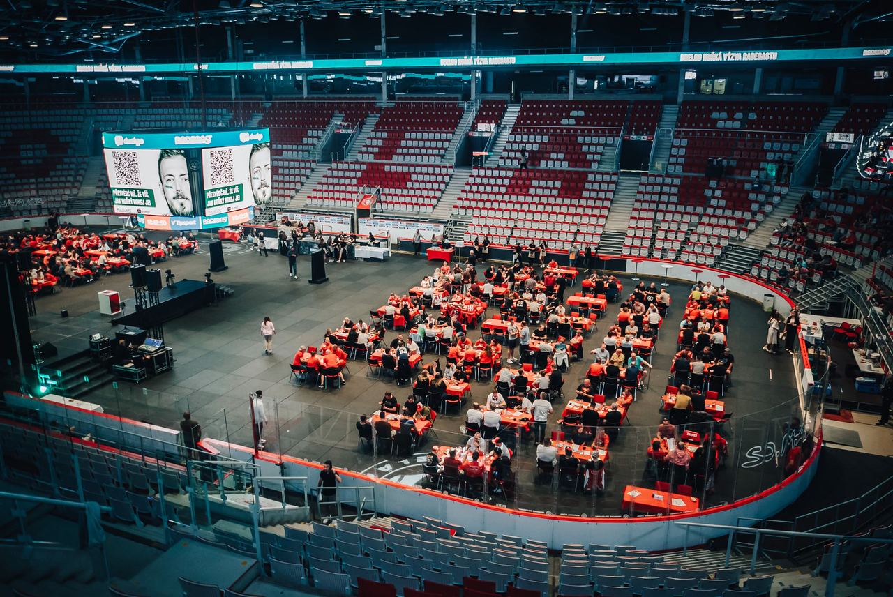 Aréna plná fanúšikov